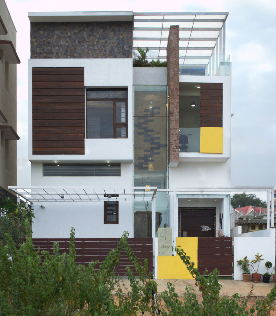 Mr.RAMKUMAR RESIDENCE , UTTRAHALLI, BANGALORE, perspective architects perspective architects Casas de estilo minimalista