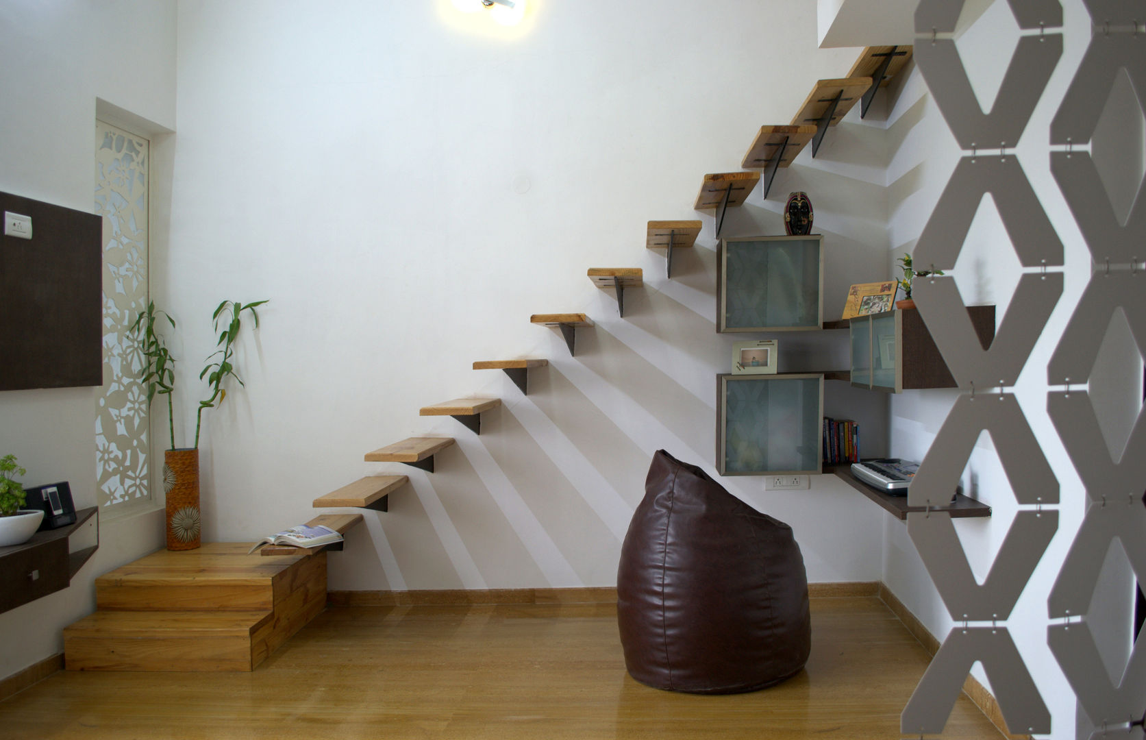 Mr.RAMKUMAR RESIDENCE , UTTRAHALLI, BANGALORE, perspective architects perspective architects Minimalist bedroom