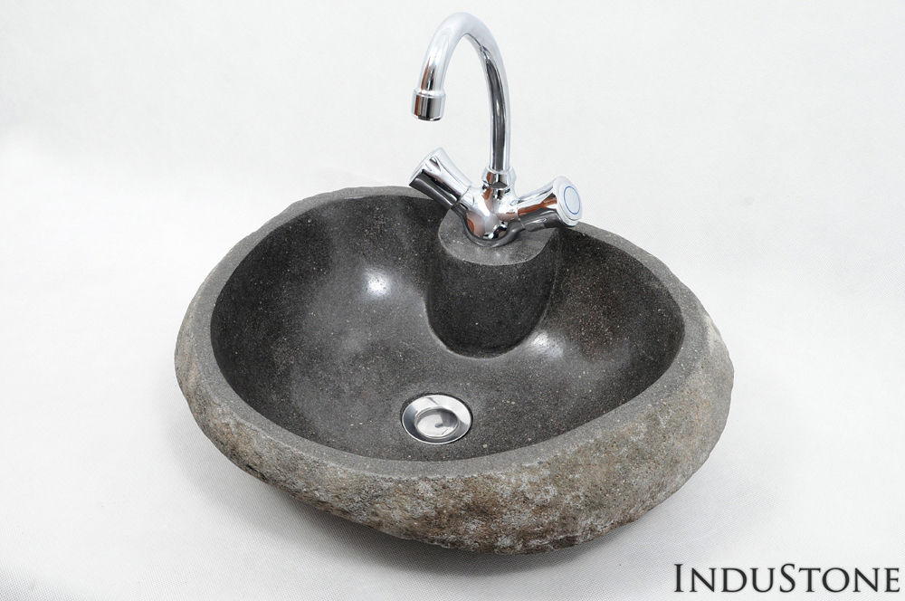 Umywalki z kamienia rzecznego RIVER STONE, Industone Industone トロピカルスタイルの お風呂・バスルーム シンク