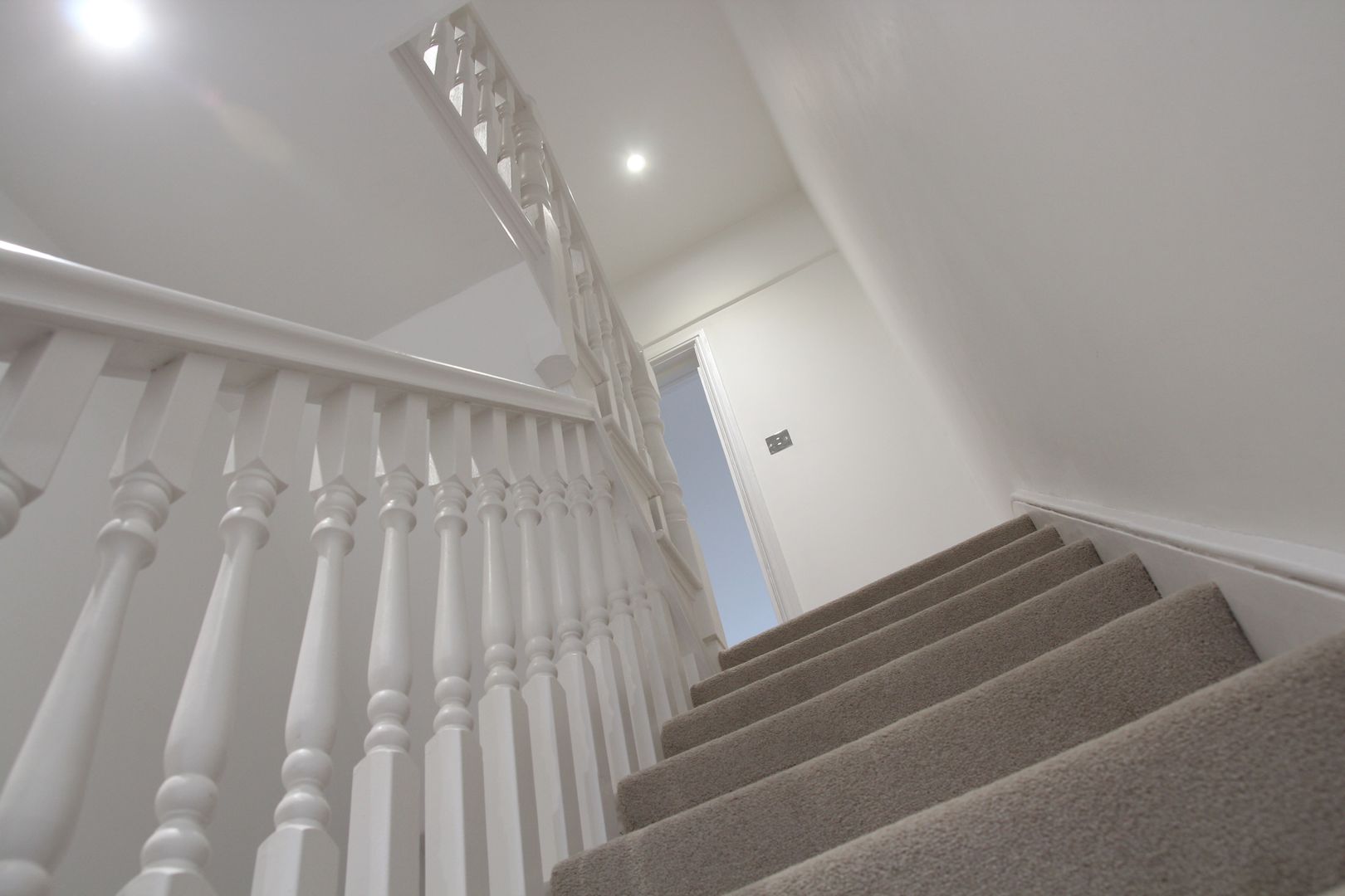 House in Tooting, Bolans Architects Bolans Architects Modern corridor, hallway & stairs