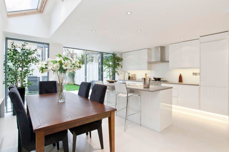 A Four-Bedroom Victorian House in Narbonne Avenue, Clapham, Bolans Architects Bolans Architects Modern kitchen