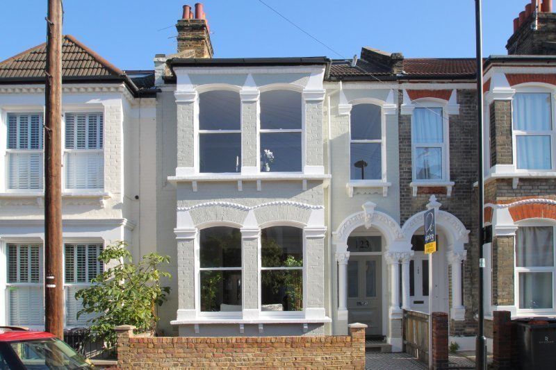 A Four-Bedroom Victorian House in Narbonne Avenue, Clapham, Bolans Architects Bolans Architects شبابيك