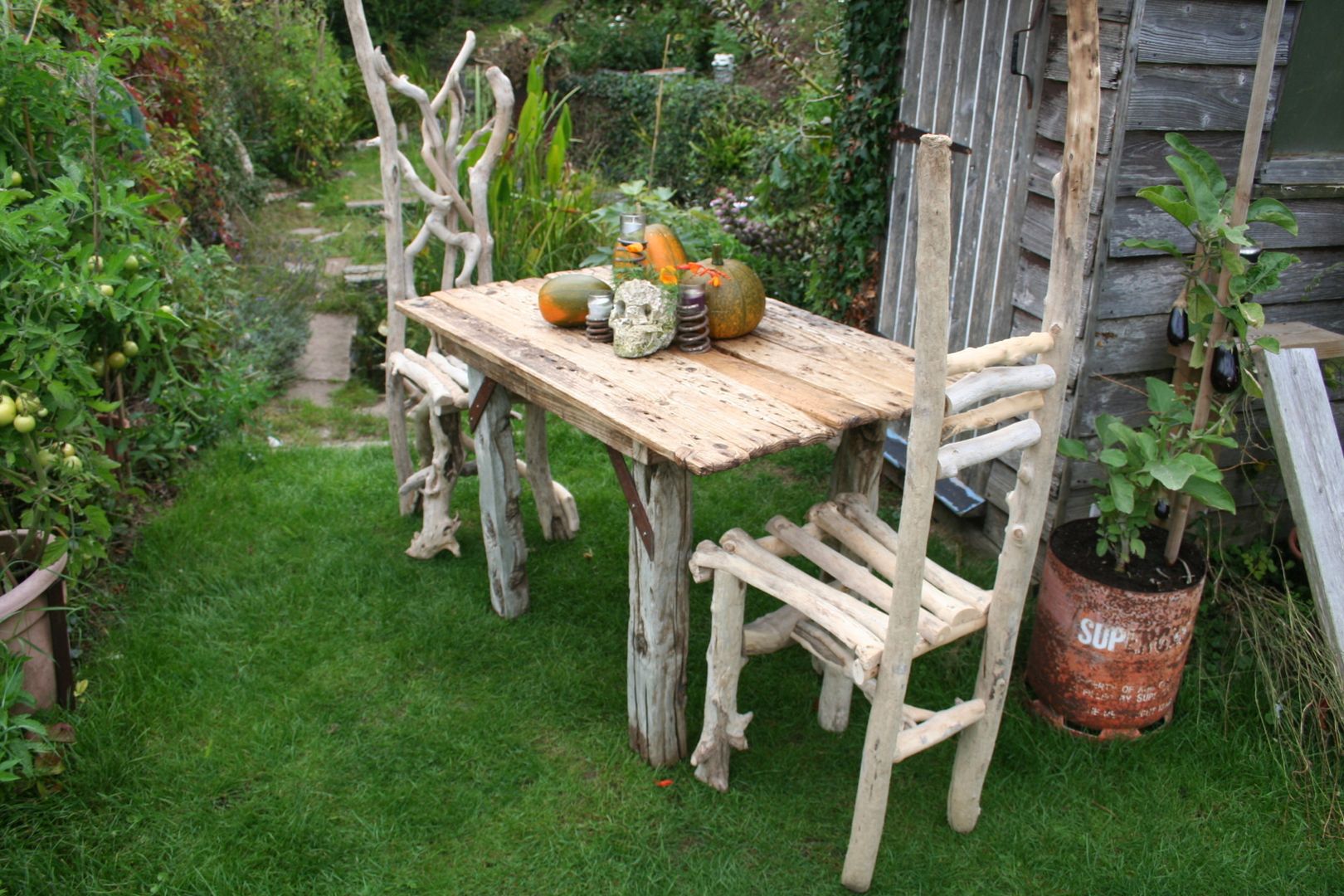 Driftwood dining Julia's Driftwood Giardino in stile rustico Mobili