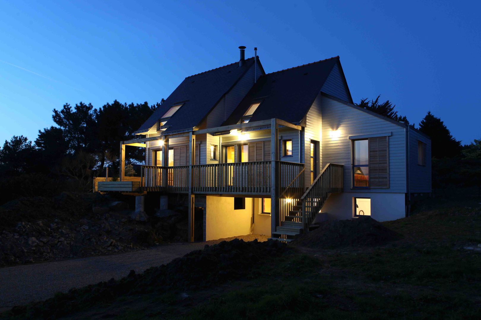 UNE MAISON BIOCLIMATIQUE DANS LE GOLFE DU MORBIHAN, Patrice Bideau a.typique Patrice Bideau a.typique Casas de estilo moderno