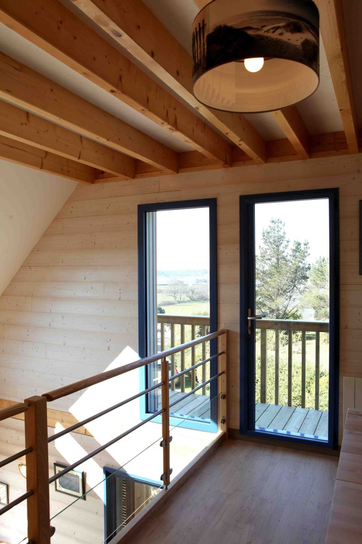 UNE MAISON BIOCLIMATIQUE DANS LE GOLFE DU MORBIHAN, Patrice Bideau a.typique Patrice Bideau a.typique Casas de estilo moderno