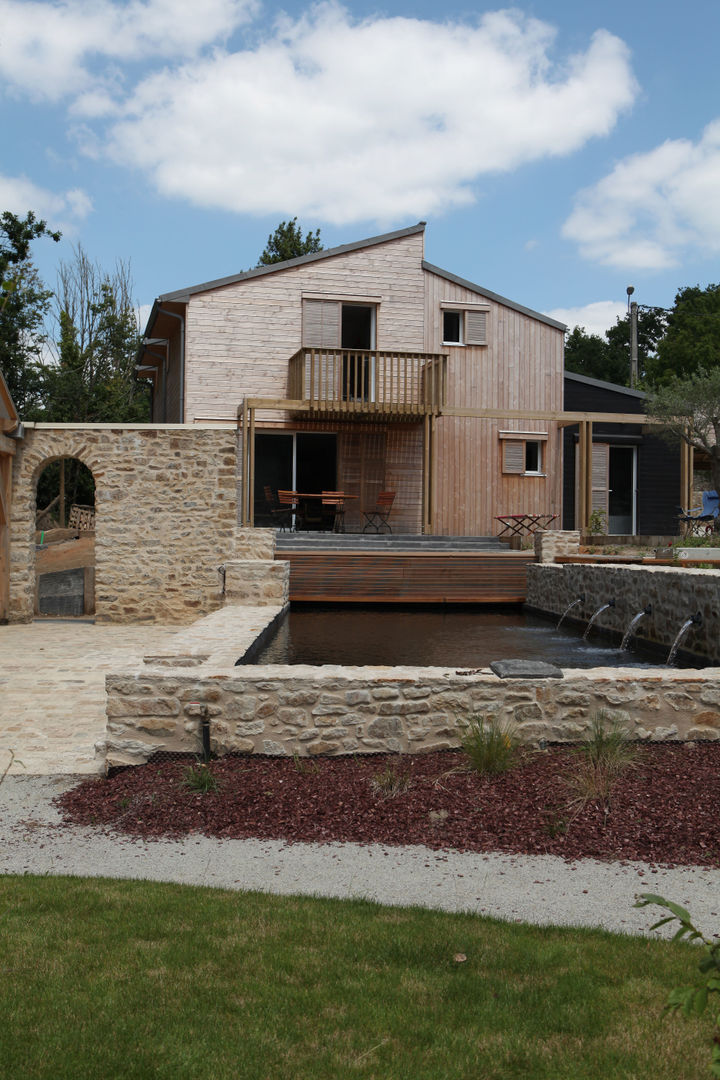 UNE MAISON BIOCLIMATIQUE À AURAY, Patrice Bideau a.typique Patrice Bideau a.typique 現代房屋設計點子、靈感 & 圖片