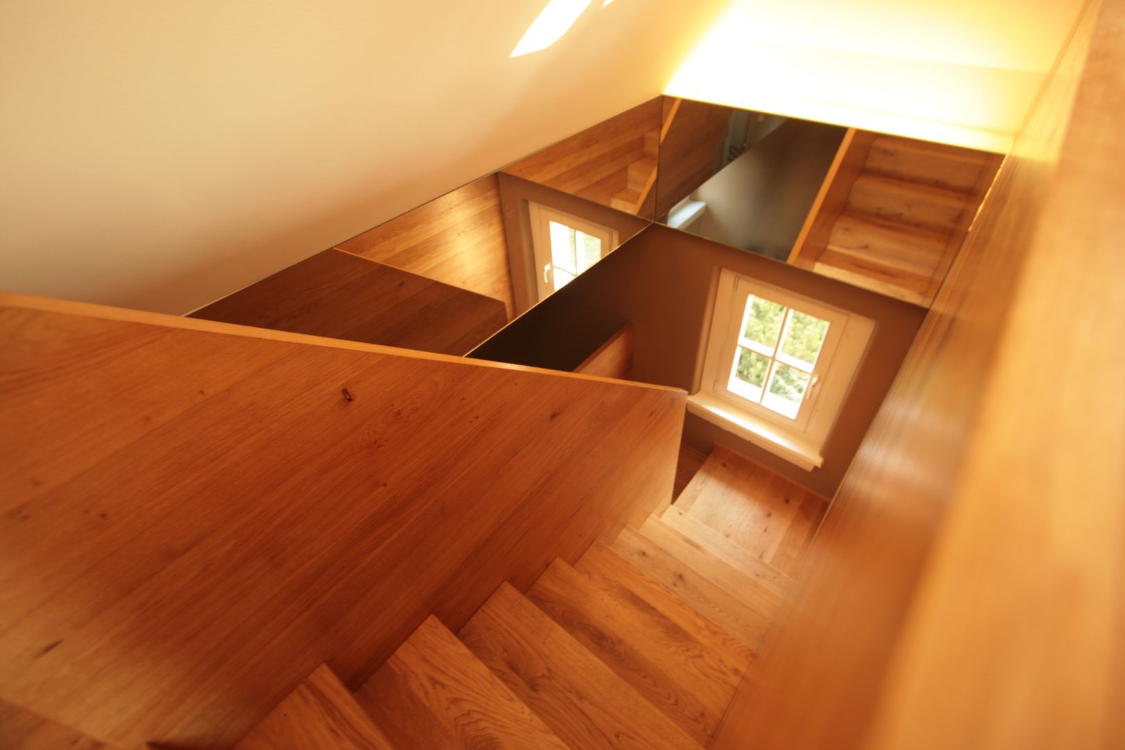 Dachausbau Kleine Villa, Bad Homburg, bjoernschmidt architektur bjoernschmidt architektur Modern corridor, hallway & stairs