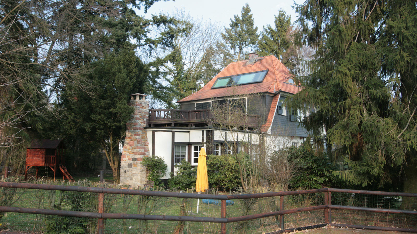 Dachausbau Kleine Villa, Bad Homburg, bjoernschmidt architektur bjoernschmidt architektur Landhäuser