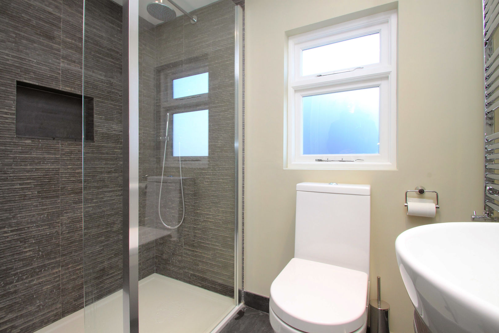 l-shaped dormer loft conversion balham homify 現代浴室設計點子、靈感&圖片