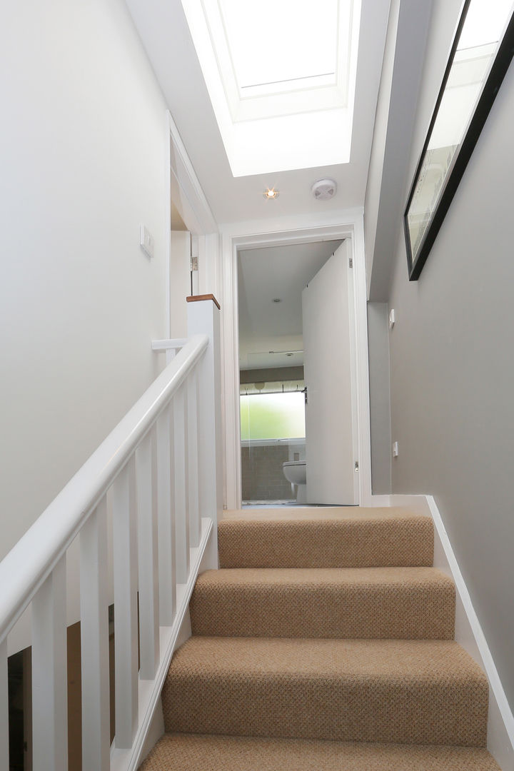 ​dormer loft conversion wandsworth homify الممر الحديث، المدخل و الدرج