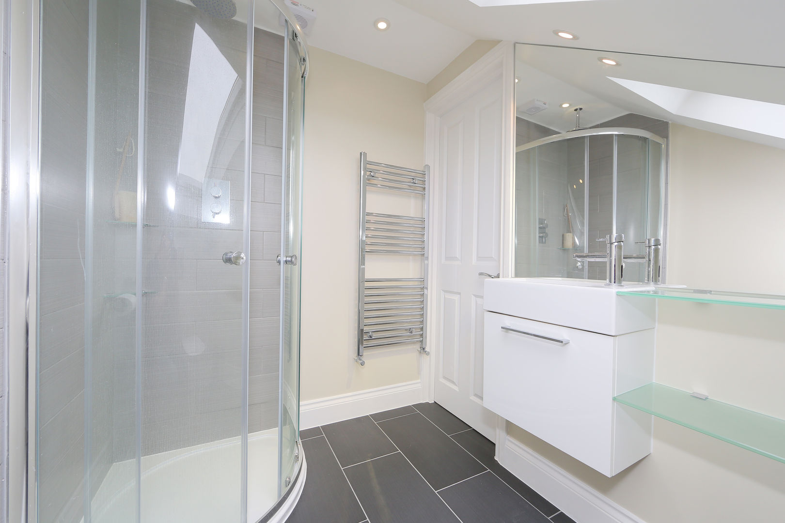 ​mansard loft conversion fulham homify Modern Bathroom