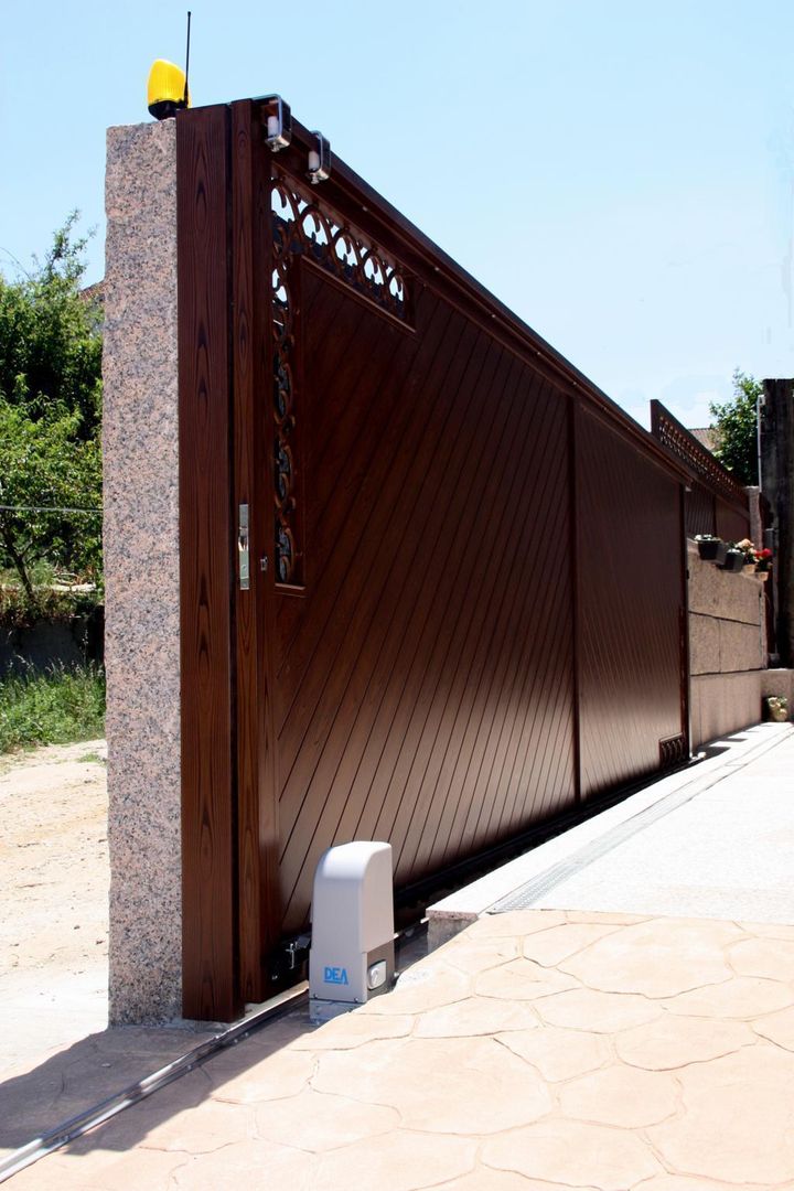 Puertas correderas y batientes en aluminio soldado., Galmatic S.L Galmatic S.L Tür Türen