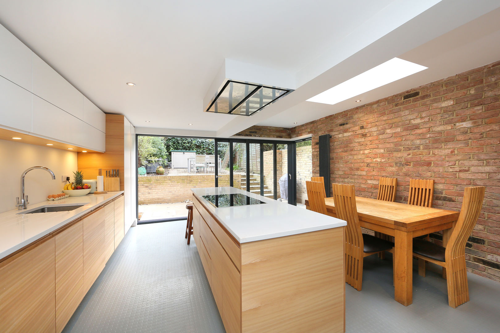 ​kitchen extension dulwich with flat roof and open brickwork homify 現代廚房設計點子、靈感&圖片
