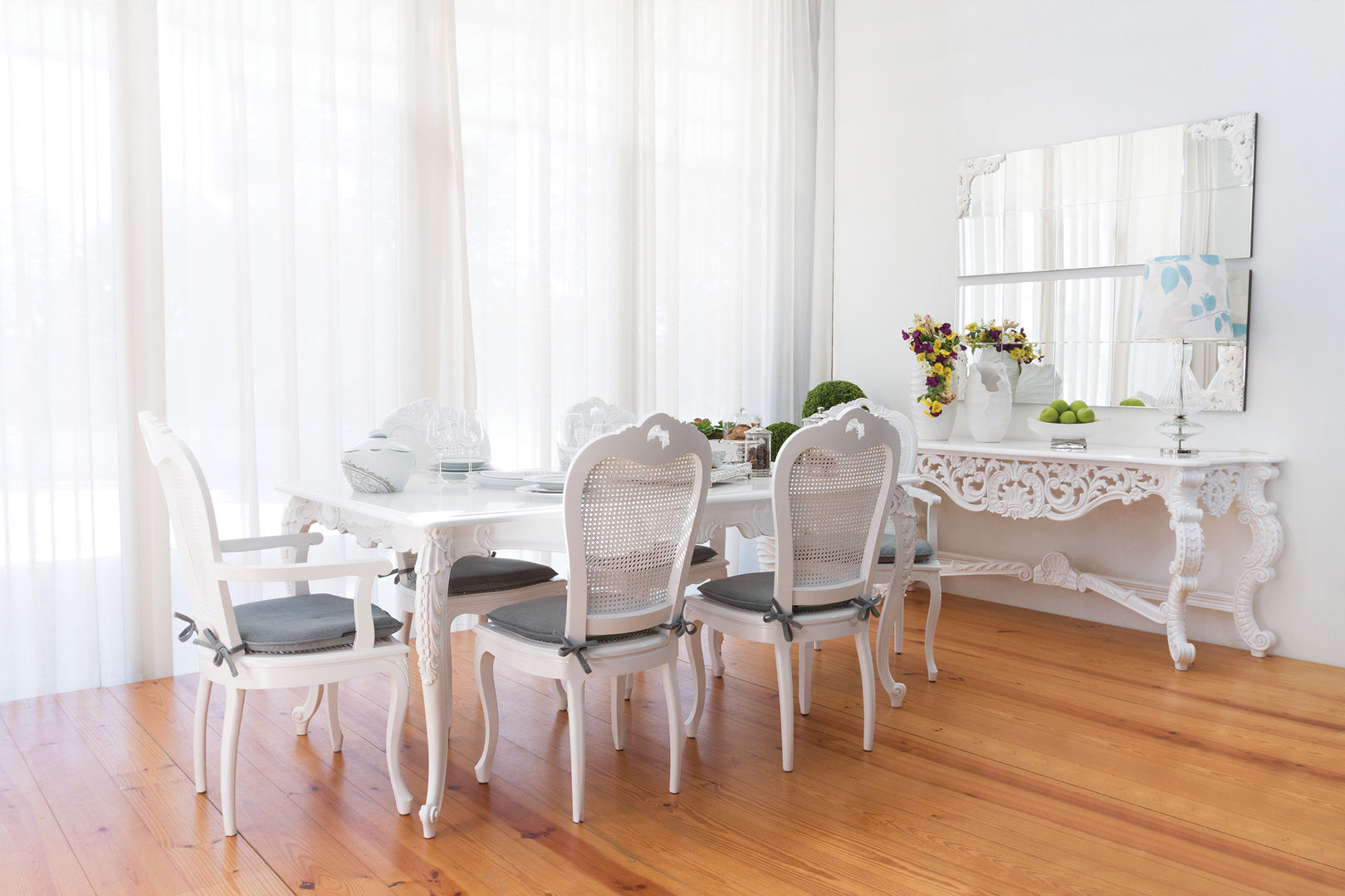 Dining Room Versalhes homify Phòng ăn phong cách kinh điển Tables