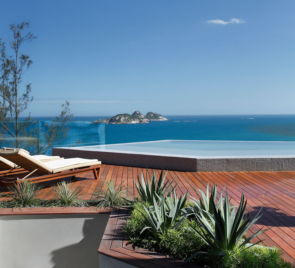 Joatinga 650m², House in Rio House in Rio Modern balcony, veranda & terrace