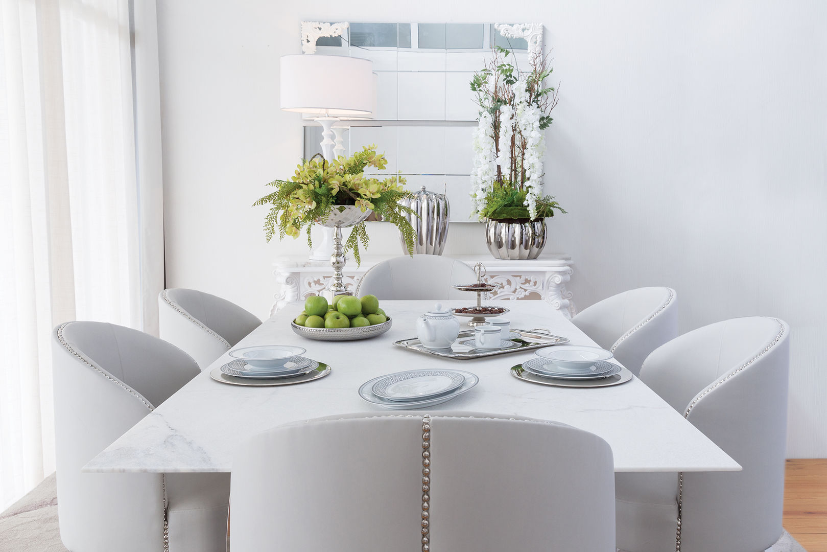 Marble Dining Room homify Ruang Makan Gaya Eklektik Tables