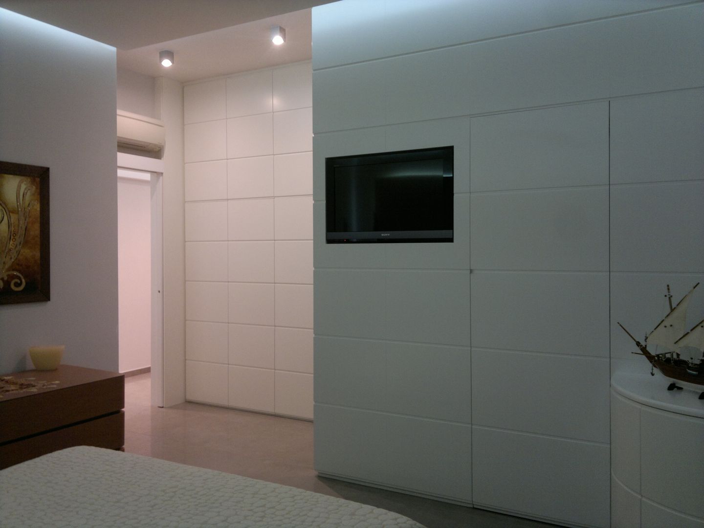 Quando lo spazio è prezioso…sensazioni di un Loft, Architettura Architettura Modern Bedroom Wardrobes & closets