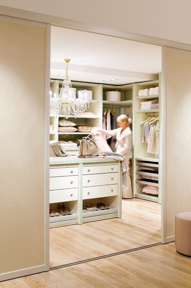 homify Dressing room Wardrobes & drawers