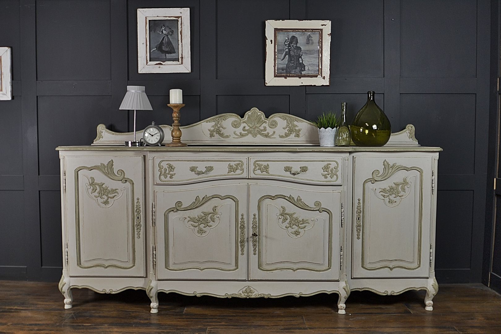 4 Door Shabby Chic French Sideboard, The Treasure Trove Shabby Chic & Vintage Furniture The Treasure Trove Shabby Chic & Vintage Furniture Comedores de estilo clásico Buffet y cómodas