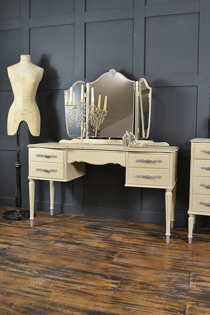 Cream French Louis Dressing Table, The Treasure Trove Shabby Chic & Vintage Furniture The Treasure Trove Shabby Chic & Vintage Furniture Klasik Yatak Odası Makyaj Masaları