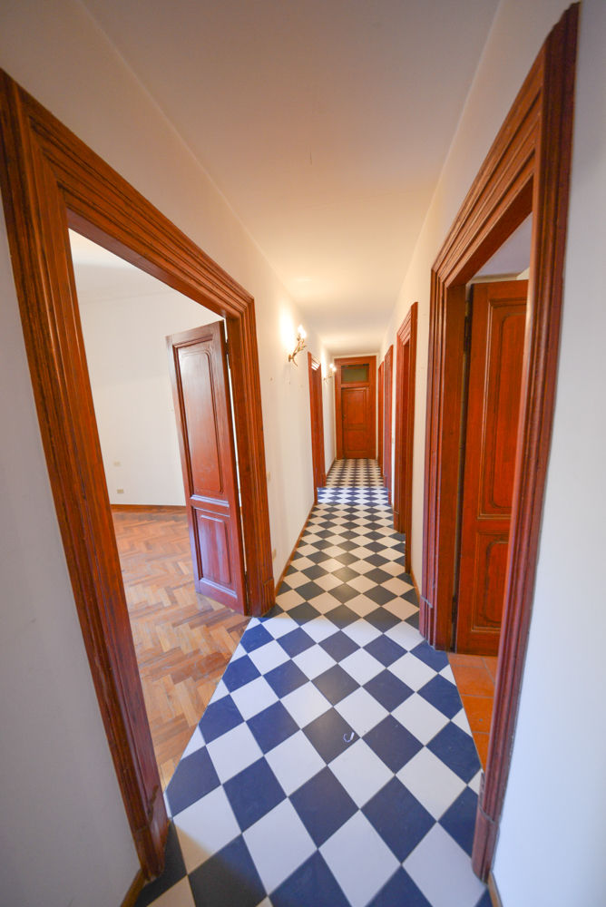 Roma Pinciano Appartamento di Pregio, Studio Fori Studio Fori Classic style windows & doors
