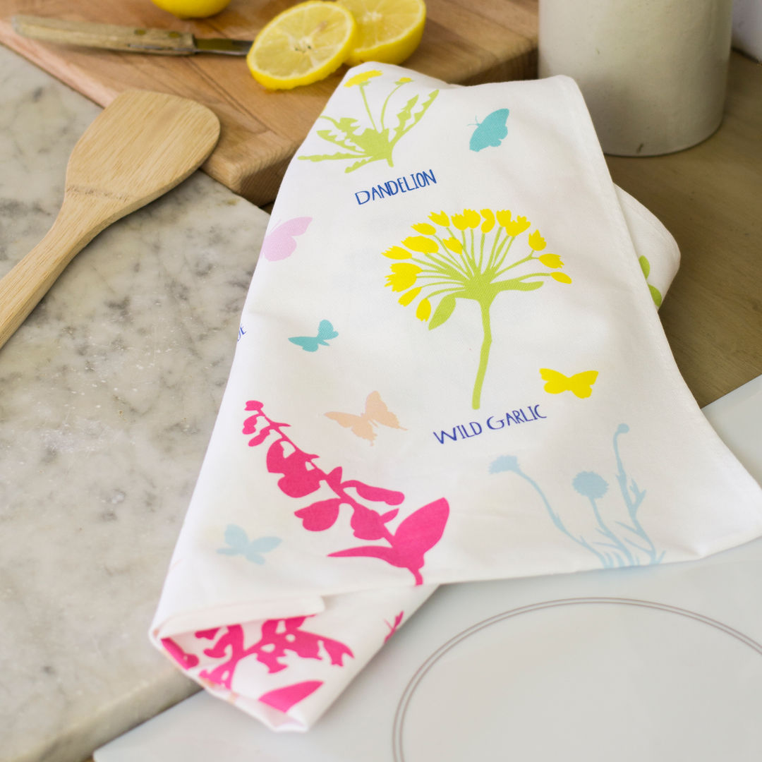 Wildflowers - Screenprinted Tea Towel Holly Francesca モダンな キッチン アクセサリー＆テキスタイル