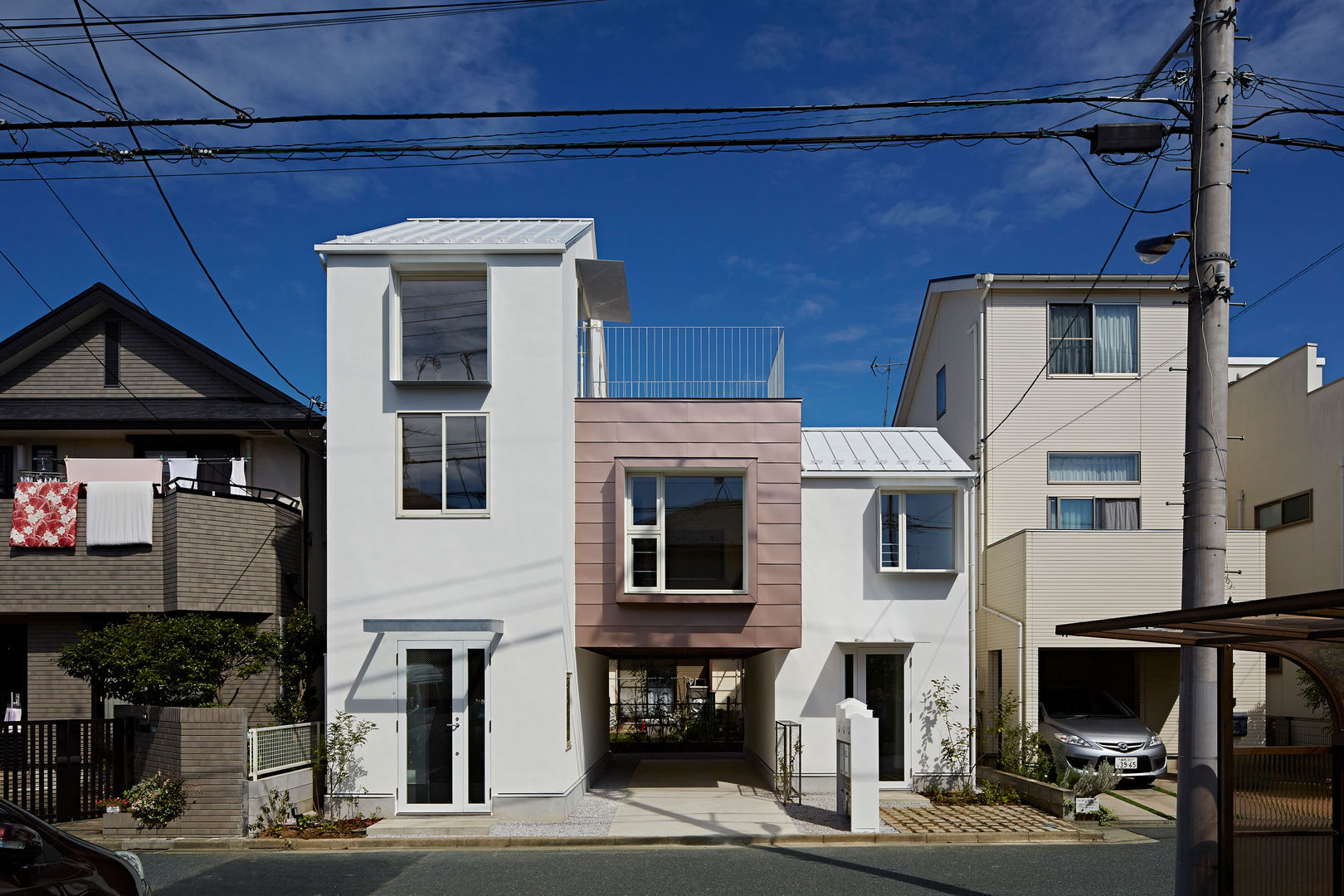 sandwich apartment, 池田雪絵大野俊治 一級建築士事務所 池田雪絵大野俊治 一級建築士事務所 Ausgefallene Häuser