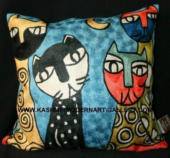 Rosina cat design silk cushioncovers, kashmir modernart gallery kashmir modernart gallery モダンデザインの リビング ソファー＆アームチェア