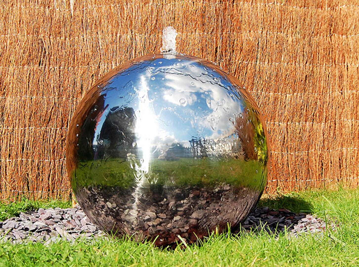 Polished 28cm Stainless Steel Sphere Water Feature Primrose Moderner Garten Accessoires und Dekoration