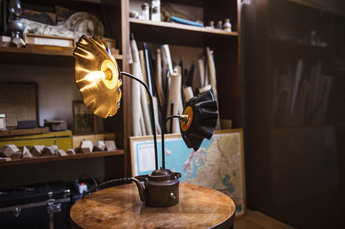 Sunflower, Laboratorio Arc&Craft Laboratorio Arc&Craft Salas de estilo industrial Iluminación