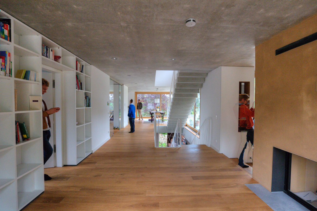 Wohnhaus R+J, Bodamer Faber Architekten BDA Bodamer Faber Architekten BDA Modern Corridor, Hallway and Staircase