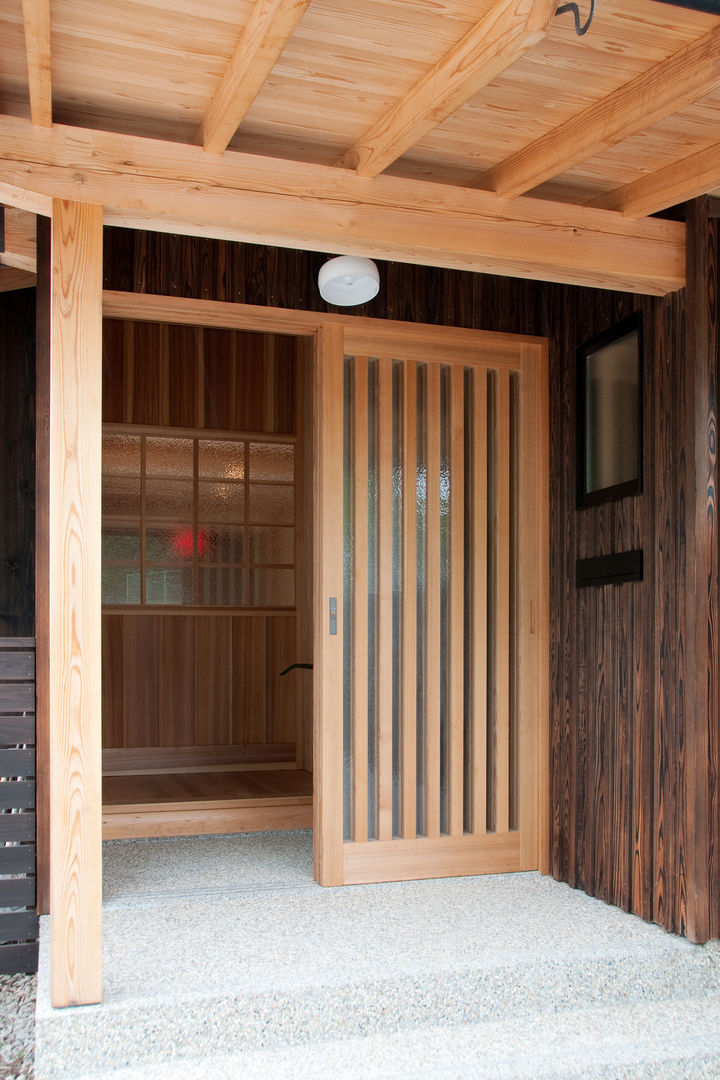 エコ・レトロの家, 大森建築設計室 大森建築設計室 Classic style windows & doors