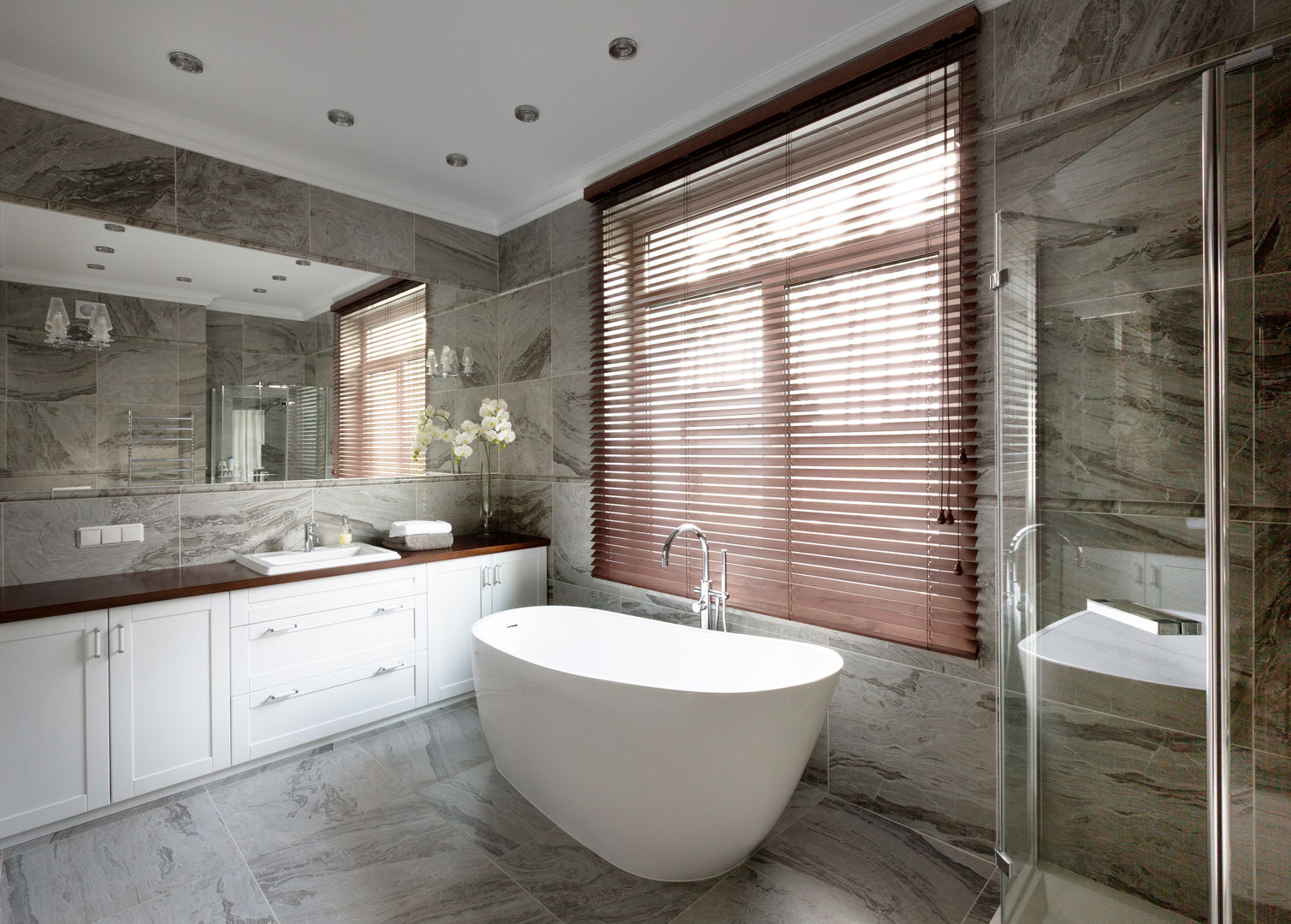 Дом в легкой классике., MARTINarchitects MARTINarchitects Classic style bathroom