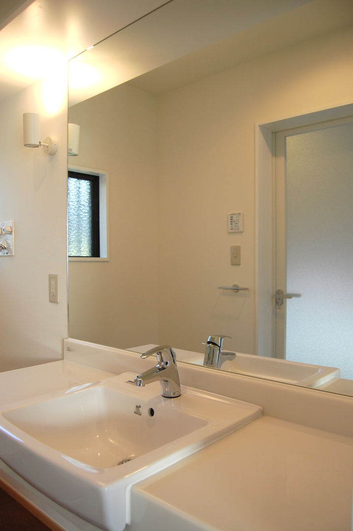Sanitary FURUKAWA DESIGN OFFICE Ванная комната в стиле модерн