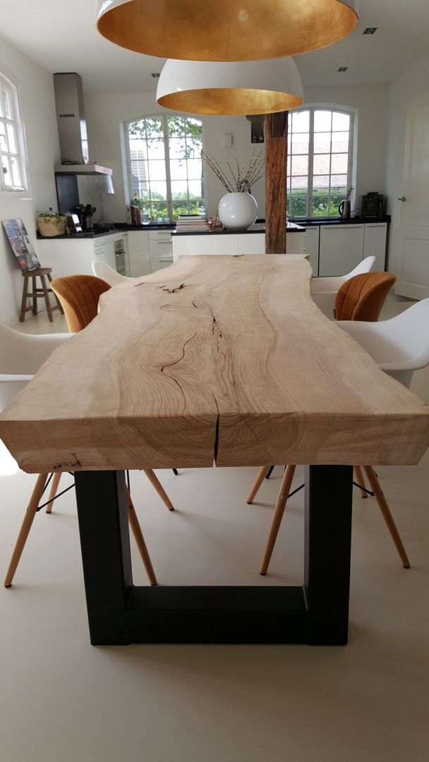 Unieke boomstamtafels voor binnen zoals je ze nooit eerder hebt gezien!, Woodlovesyou&more Woodlovesyou&more Modern kitchen Tables & chairs