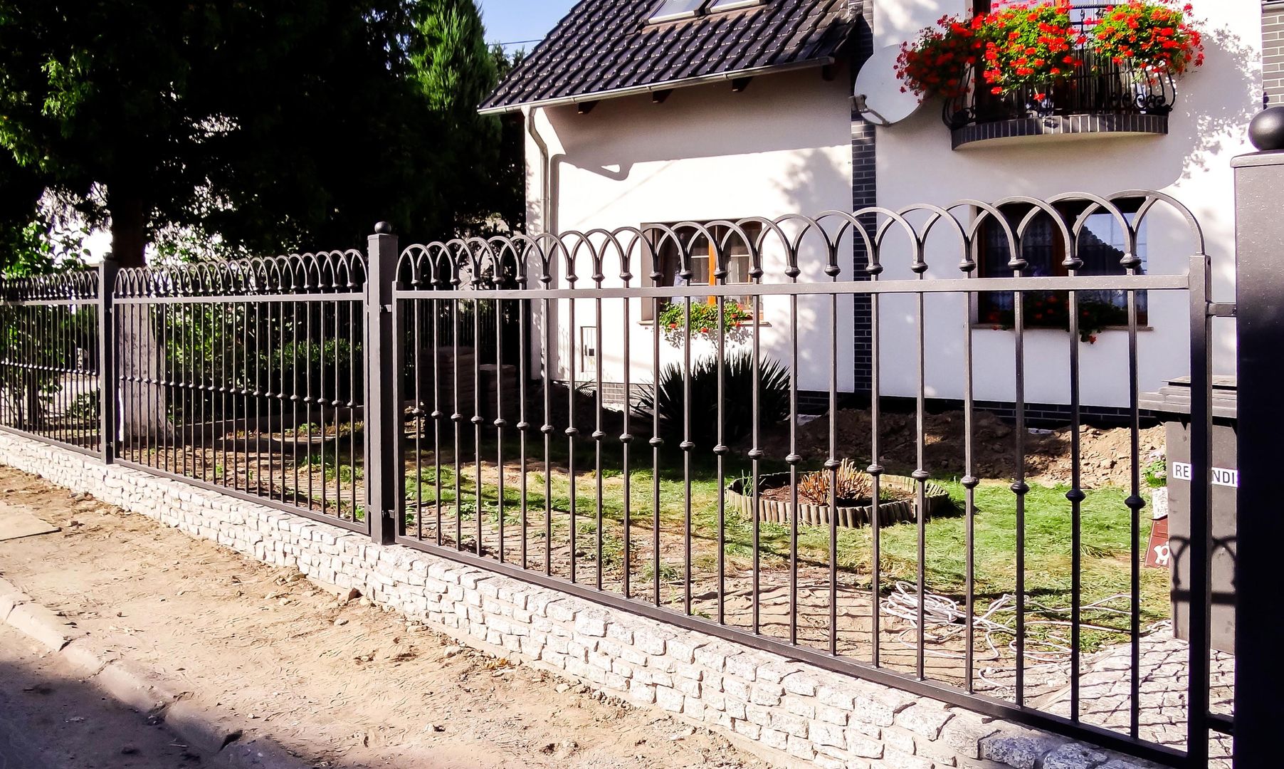 Realizacja Ogrodzenia 1, Armet Armet Jardines clásicos Cercos y muros