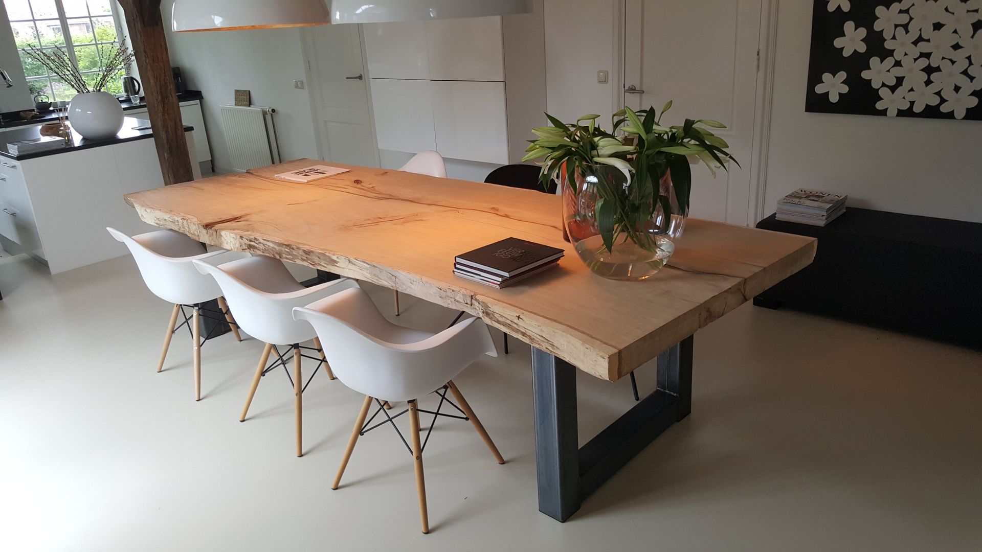 Unieke boomstamtafels voor binnen zoals je ze nooit eerder hebt gezien!, Woodlovesyou&more Woodlovesyou&more Modern dining room Tables