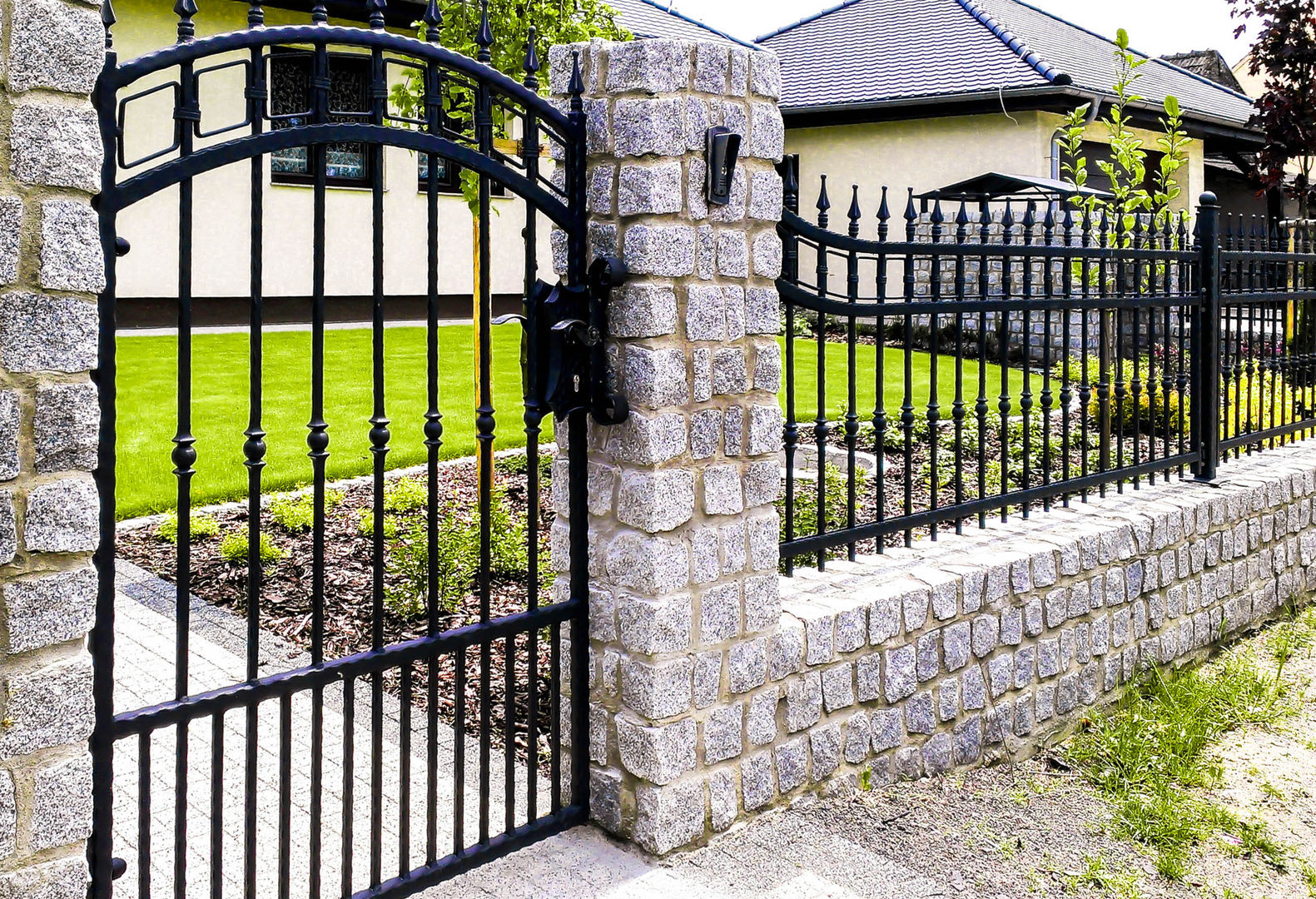 Realizacja ogrodzenia 16, Armet Armet Сад в классическом стиле Забор и ворота