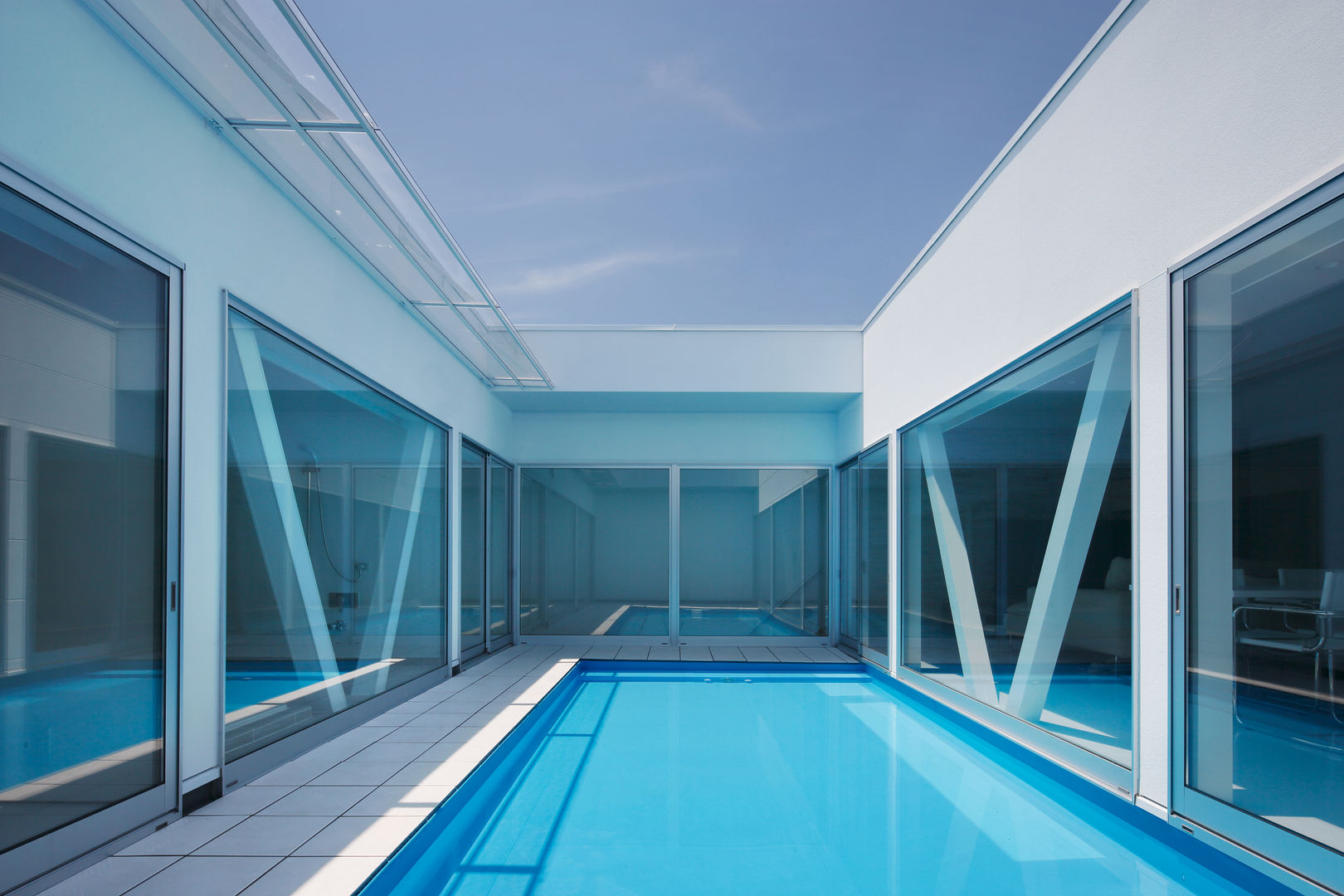 l a n i, *studio LOOP 建築設計事務所 *studio LOOP 建築設計事務所 Moderne Pools