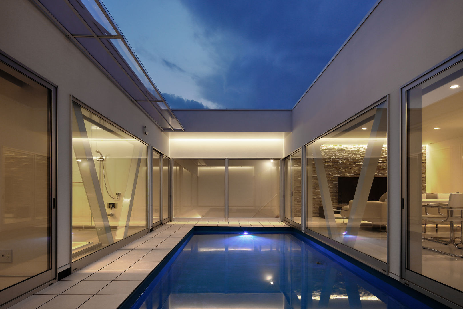 l a n i, *studio LOOP 建築設計事務所 *studio LOOP 建築設計事務所 Moderne Pools