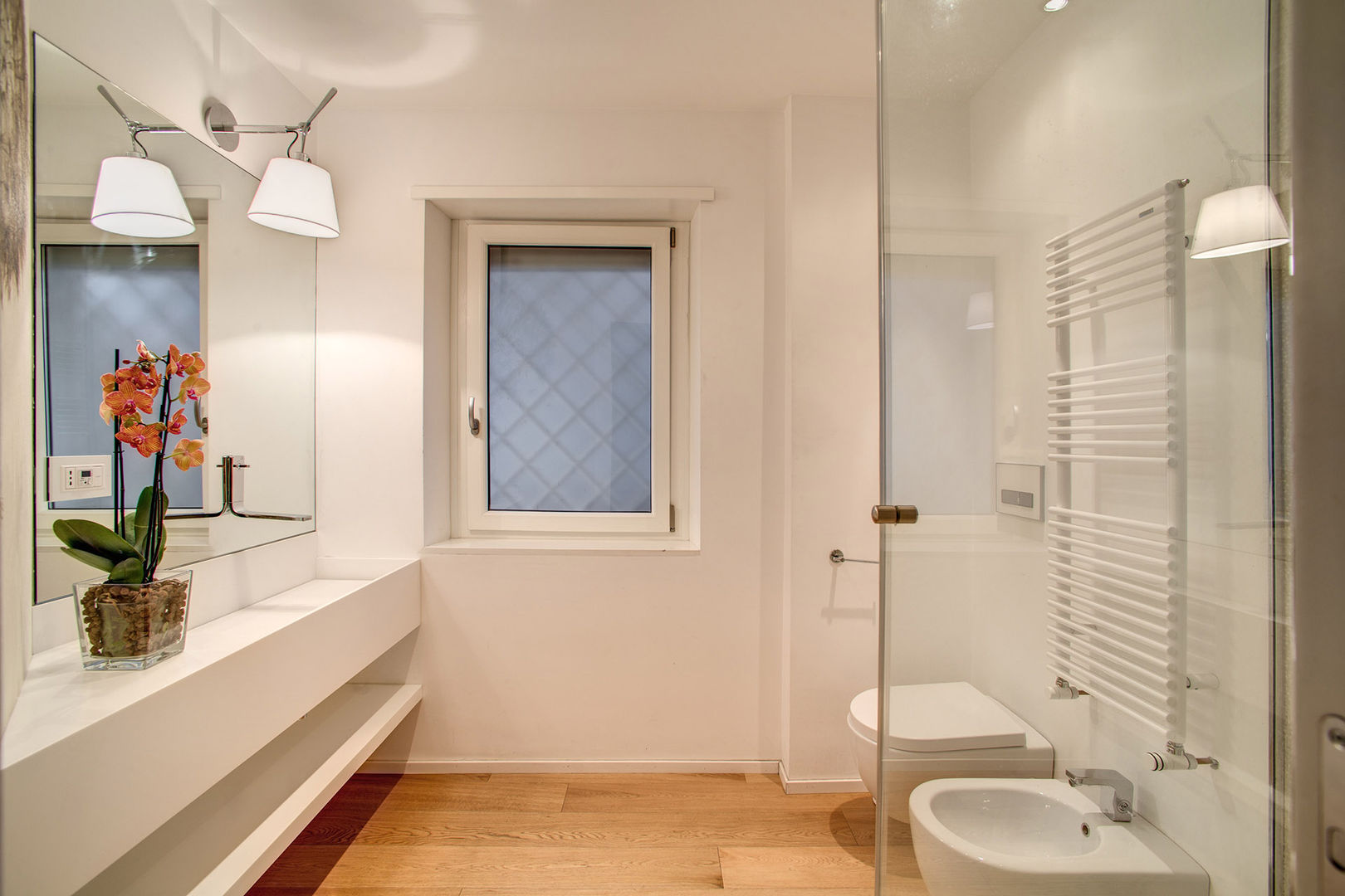 VEGEZIO, MOB ARCHITECTS MOB ARCHITECTS Modern Banyo