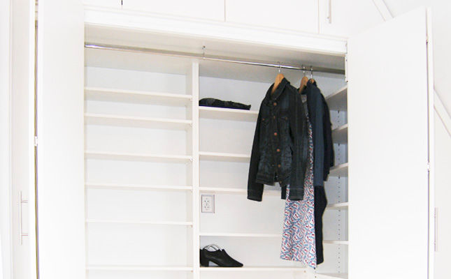 ZOLDERKAST | OPGERUIMD, WEBERontwerpt | architectenbureau WEBERontwerpt | architectenbureau Minimalist bedroom Wardrobes & closets