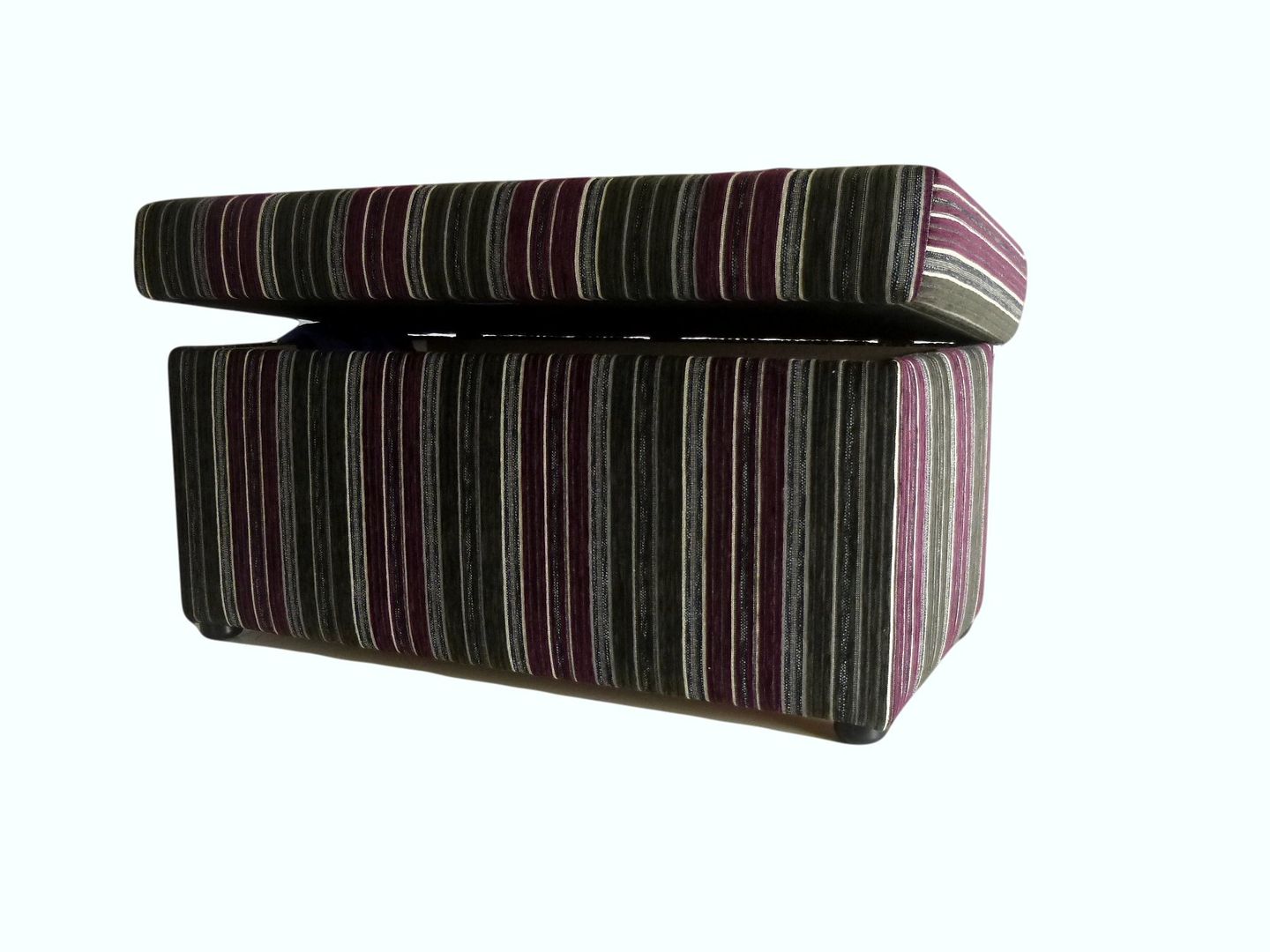 Stauraumhocker nach Kundenwunsch homify Klassische Schlafzimmer Sofas und chaise long/Récamière