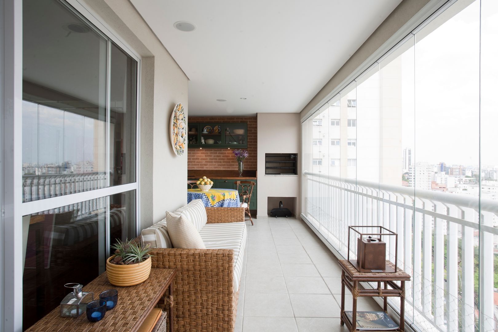 Vila Madalena, Pereira Reade Interiores Pereira Reade Interiores Hiên, sân thượng phong cách chiết trung