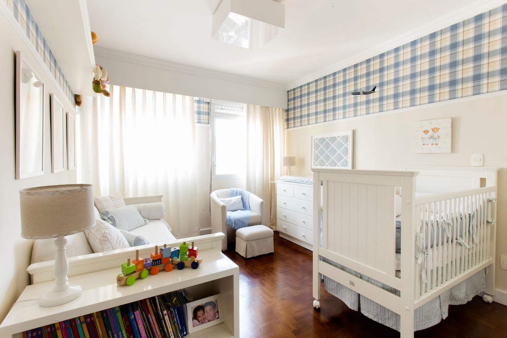 Kids, Pereira Reade Interiores Pereira Reade Interiores Modern nursery/kids room