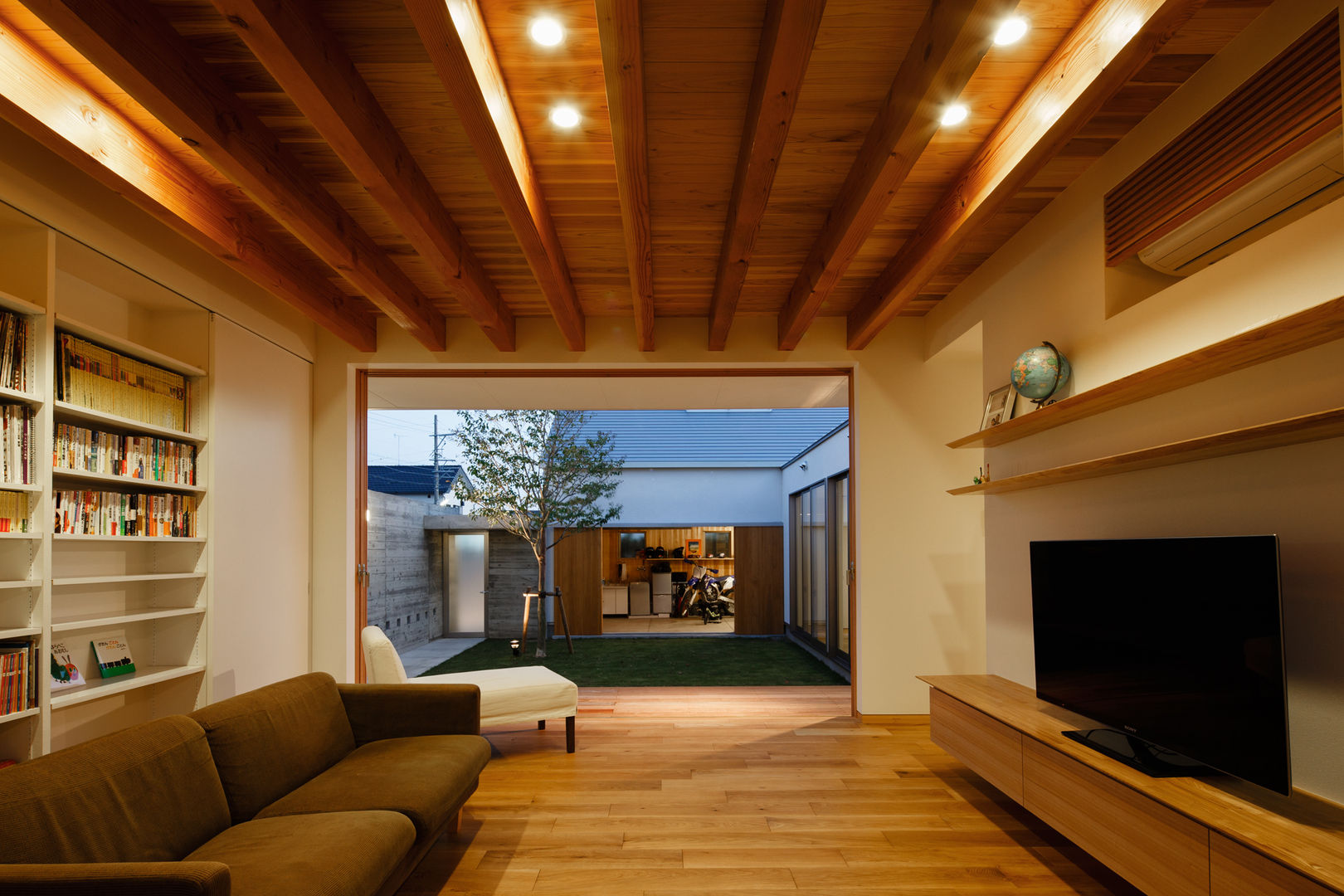 HOUSE IN HAMAMATSU, 窪江建築設計事務所 窪江建築設計事務所 Living room