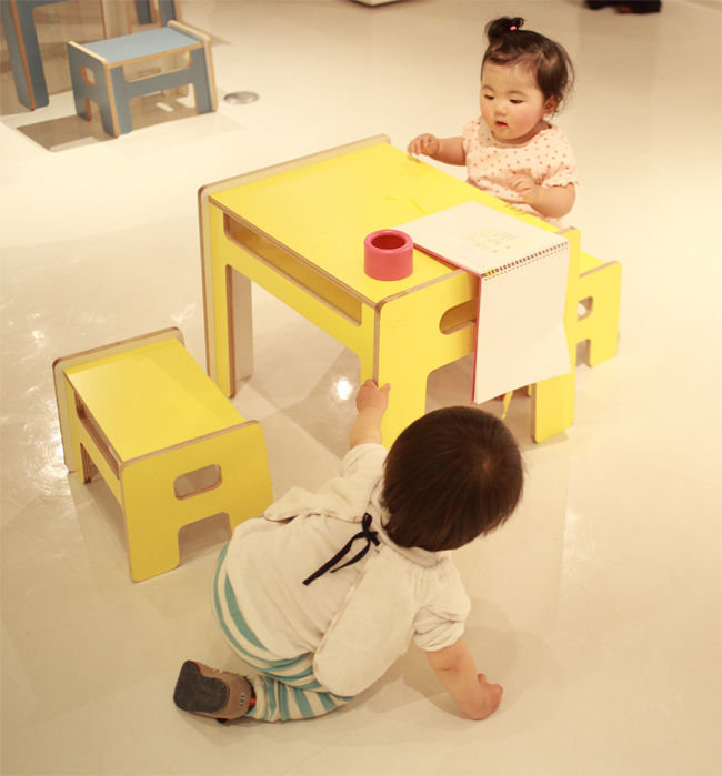 iroiro furniture, maak inc. maak inc. Dormitorios infantiles de estilo ecléctico Escritorios y sillas