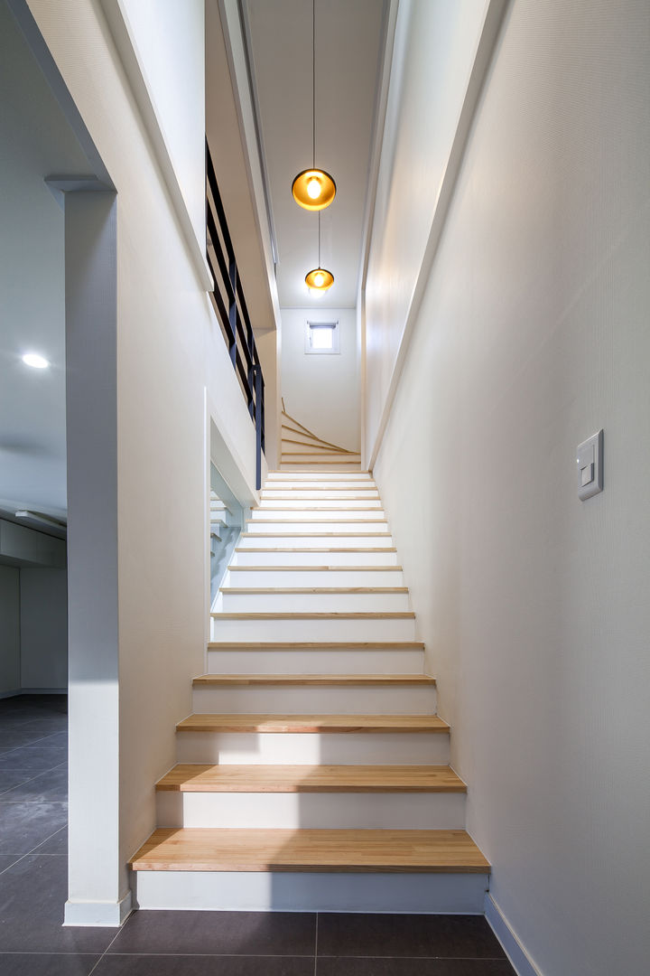 DAEHWADONG MULTIPLE DWELLINGS, IDEA5 ARCHITECTS IDEA5 ARCHITECTS Modern Corridor, Hallway and Staircase