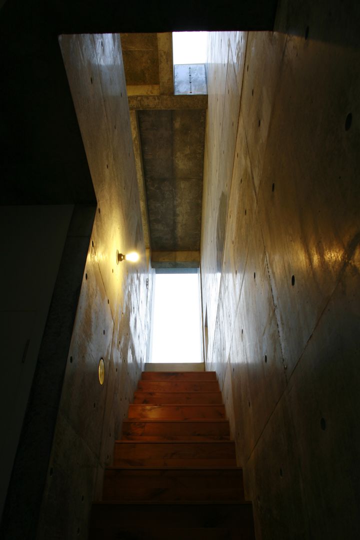 奥谷の家, 白根博紀建築設計事務所 白根博紀建築設計事務所 Modern Corridor, Hallway and Staircase