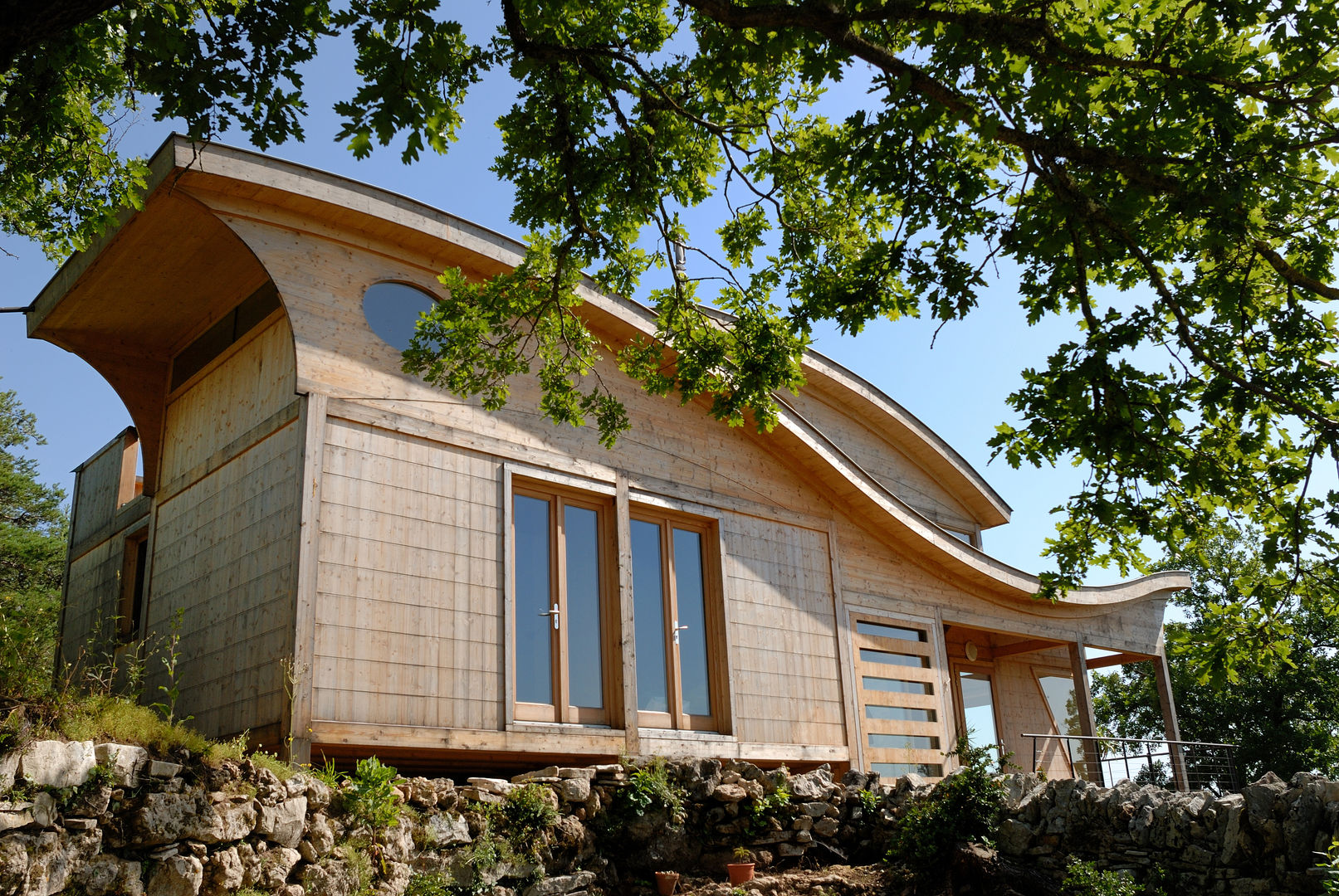 Maison écologique de José Bové, eco-designer eco-designer Modern houses